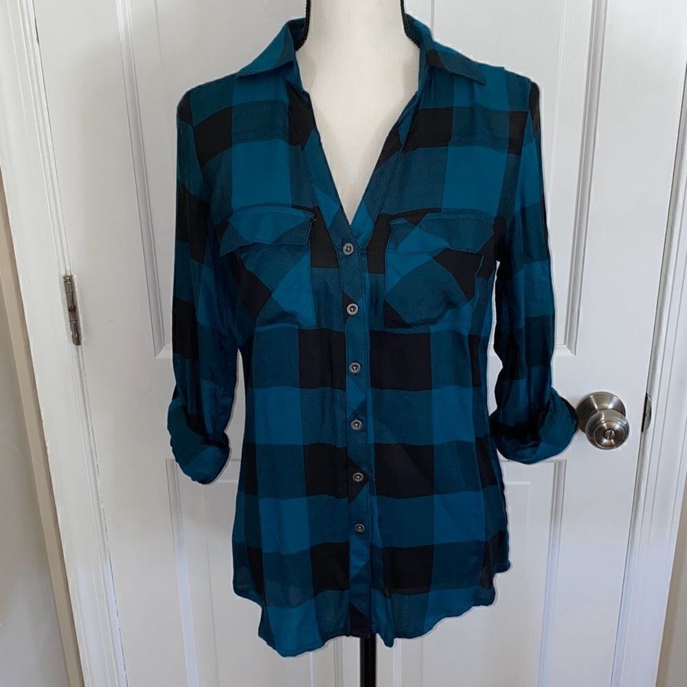 New York & Company button up blouse with back crochet cutout size XS